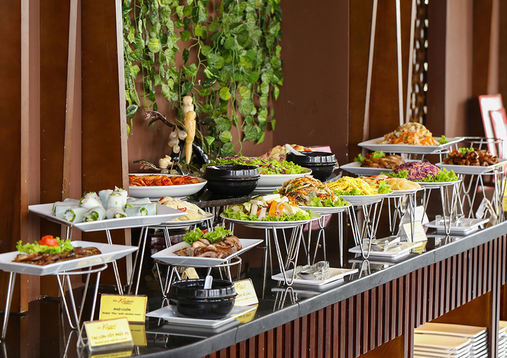 các vật dụng phục vụ cơ bản trong nhà hàng buffet